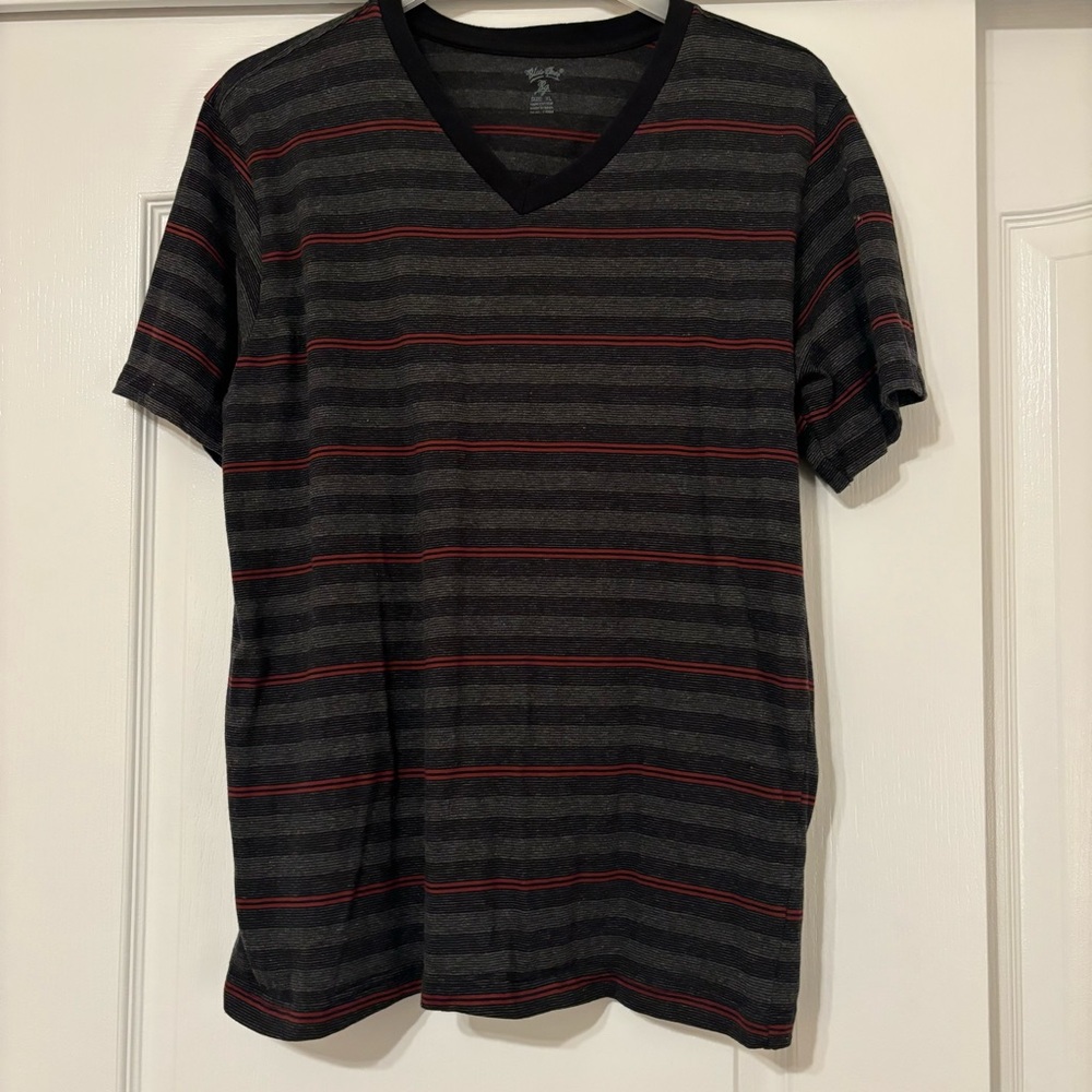 Men’s V Neck tshirt black and red